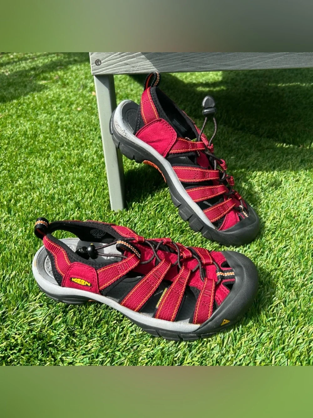 Keen Women’s 8 Newport H2 Red Closed Toe Sport Hiking Sandals Waterproof Shoes - Picture 1 of 13
